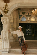 Load image into Gallery viewer, Redmont Leather Traveller Bag in Amber Brown