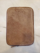 Load image into Gallery viewer, Natural Suede 15&quot; Laptop Case / Tobacco