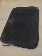 Load image into Gallery viewer, Natural Suede 15&quot; Laptop Case / Black