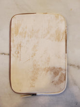Load image into Gallery viewer, Vintage Leather 13&quot; Laptop Case / Beige &amp; Ivory