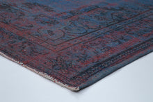 Load image into Gallery viewer, Vintage Turkish Rug