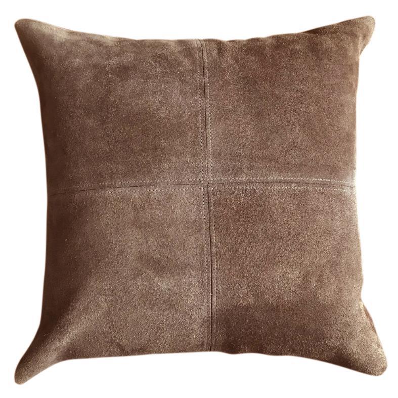 pillow tobacco District Throw by Ryan Studio Each of our cushions is carefully plumped with 100% traceable British wool FUTEI Tobacco Chenille Throw Pillow